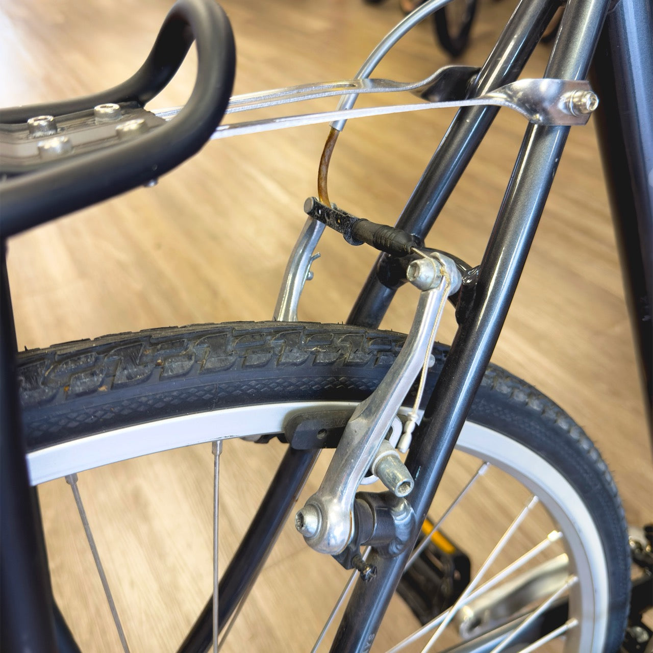 Linear pull rear brake on Specialized Sirrus