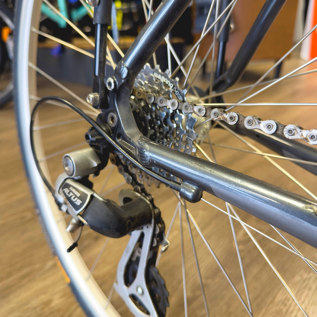 Shimano Altus rear derailleur on Specialized Sirrus